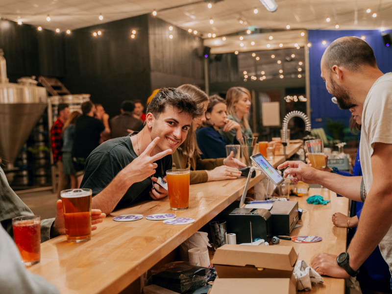 La Gang, un bar pour boire un verre entre amis à Biscarrosse