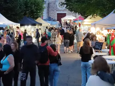 Marché nocturne à Parentis-en-Born