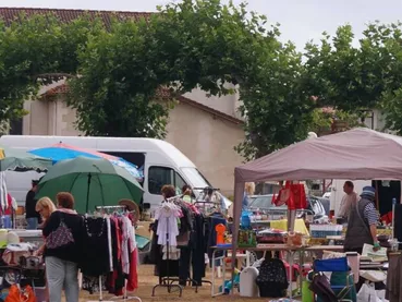d84891ebbdf8-vide-grenier