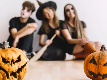 yoga-halloween yoga-halloween