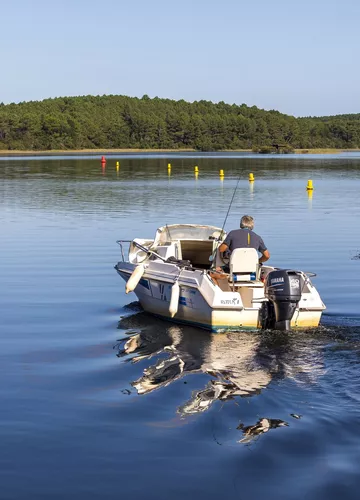 partie de pêche sur le lac de ste eulalie en born