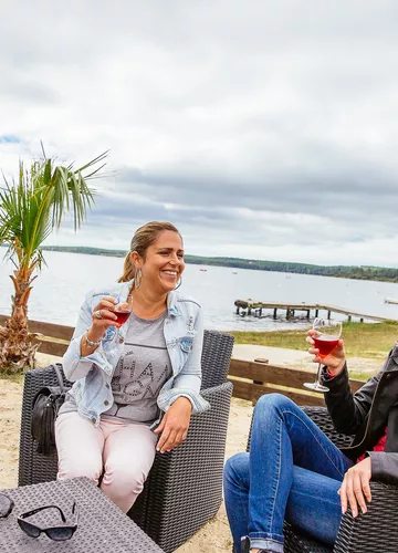 Prendre un verre au bord du lac de Biscarrosse