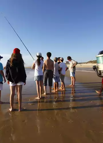 Surf Casting an den Ozeanstränden von Biscarrosse