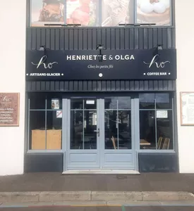 Henriette et Olga devanture2
