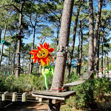 Notre Super Fleur à l'accrobranche de Biscarrosse, dans les Landes Notre Super Fleur à l'accrobranche de Biscarrosse, dans les Landes