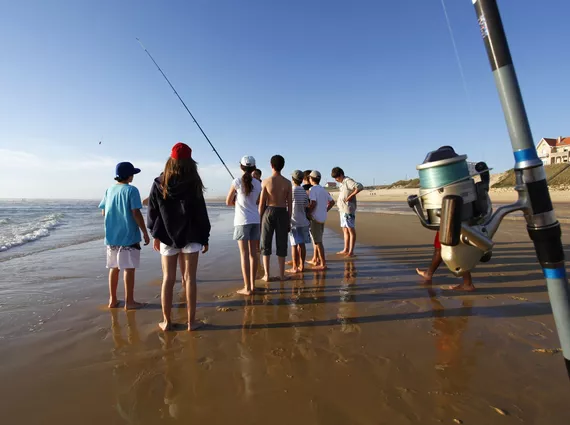 Surf Casting an den Ozeanstränden von Biscarrosse