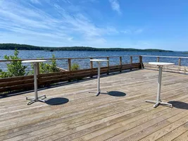 salle-la-cabane-d-eulalie-terrasse-vue-lac