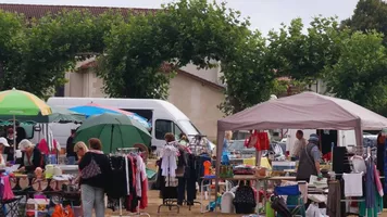 Exposition "Entracte Village" et vide-grenier Exposition "Entracte Village" et vide-grenier