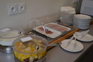 hotel-les-vagues-buffet-petit-dejeuner-5