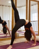 Fusion Yoga café posture